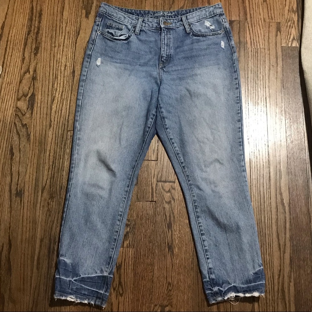 SOLD ☀️ Universal Thread Distressed Mom Jean - Picture 2 of 5